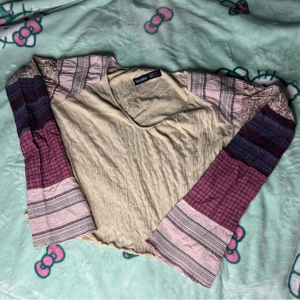 Vintage-Inspired Bershka Patchwork Top with Flared Sleeves (EUR Size M)